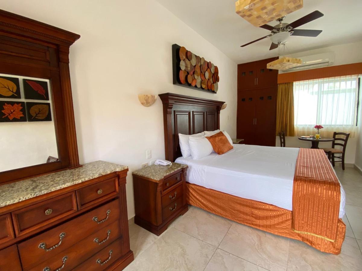 Hotel Las Golondrinas Playa del Carmen Exterior photo